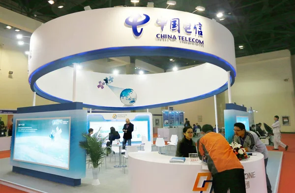 File Gente Visita Stand China Telecom Durante Una Exposición Beijing —  Fotos de Stock