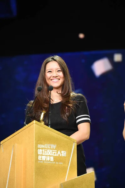 Čínská Tenis Hvězda Mluví Poté Byla Oceněna Nejlepší Sportovkyni Roku — Stock fotografie