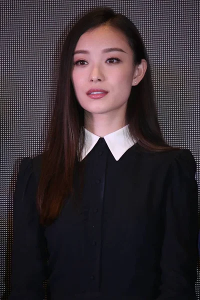 Chinese Actrice Vormt Een Persconferentie Ter Bevordering Van Haar Nieuwe — Stockfoto