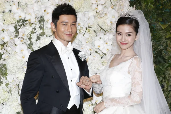 Chinese Actor Huang Xiaoming Left His Actress Wife Angelababy Pose — Stock Photo, Image