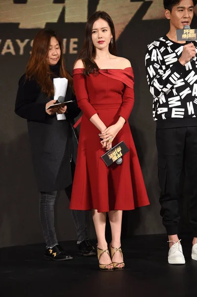 韓国女優 ソンイェジン および中国俳優喬歴遊 2015 悪い男常に死ぬ 中国での新作映画の記者会見に出席します — ストック写真