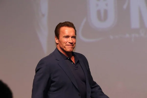 Actor Estadounidense Arnold Schwarzenegger Sonríe Durante Estreno Película Terminator Genisys — Foto de Stock