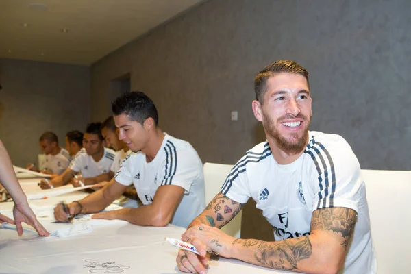Sergio Ramos Del Real Madrid Destra Sorride Evento Firma Durante — Foto Stock