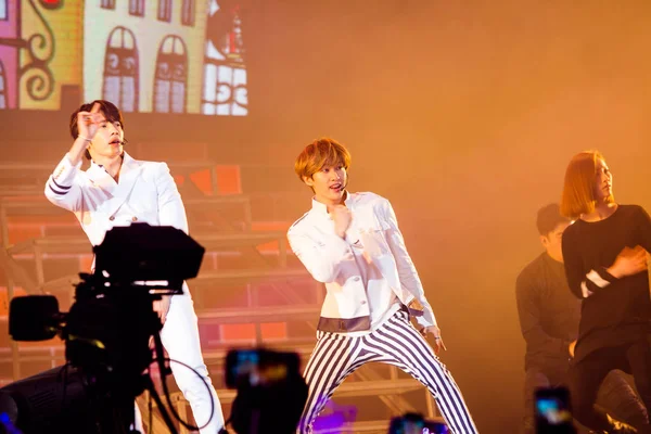 Členové Skupiny Jihokorejské Popová Super Junior Provádět Během Jejich Super — Stock fotografie
