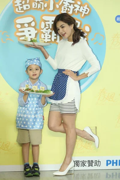 Ella Chen Chia Hwa Der Taiwanesischen Mädchengruppe Rechts Posiert Mit — Stockfoto