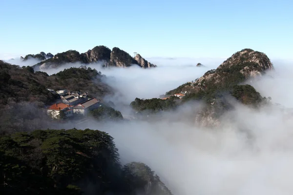 2015 中国東部の安徽省黄山市にある黄山山景勝地に雲の海の風景 — ストック写真