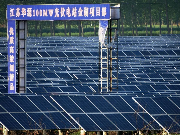 Pole Solárních Panelů Jsou Vyobrazena 100 Fotovoltaické Elektrárně Jinhu County — Stock fotografie