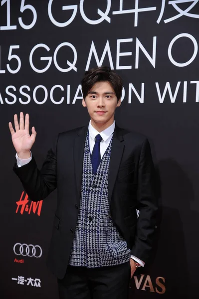 Cantante Actor Chino Yifeng Posa Alfombra Roja Cuando Llega Ceremonia — Foto de Stock