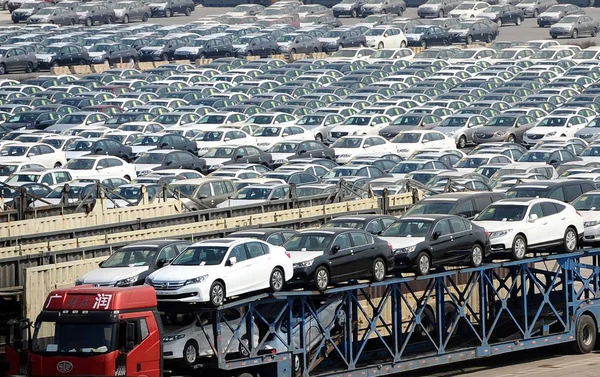 Inhemskt Tillverkade Bilar Som Skall Skeppas Transporteras Till Kaj Dalian — Stockfoto
