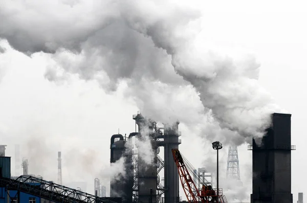 Gęsty Dym Jest Odprowadzane Kominów Fabryce Stali Huaian City Prowincja — Zdjęcie stockowe