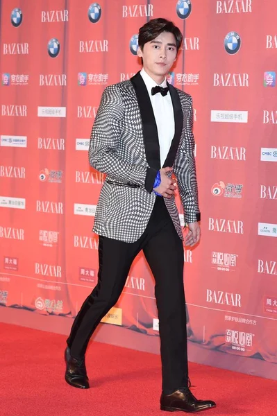 Cantante Actor Chino Yifeng Llega Alfombra Roja Para Gala Bazaar — Foto de Stock