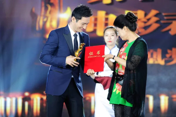 Chinese Actress Zhou Dongyu Wins Best Actress Award 29Th Golden – Stock  Editorial Photo © ChinaImages #414151288