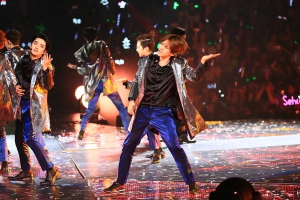Les Membres Boys Group Sud Coréen Chinois Exo Produisent Lors — Photo
