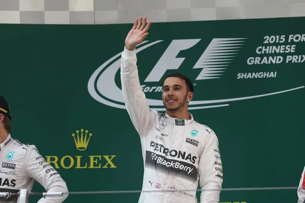 Lewis Hamilton Winkt Den Fans Während Der Siegerehrung Des Formel — Stockfoto