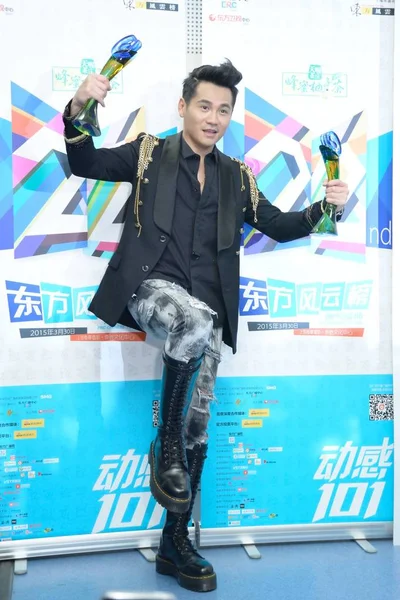 Chanteur Taïwanais Gary Chaw Pose Avec Ses Trophées Lors 22E — Photo