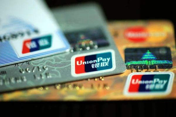 Overzicht Van Creditcards Schuld Kaarten Ondersteund Door China Unionpay Nantong — Stockfoto