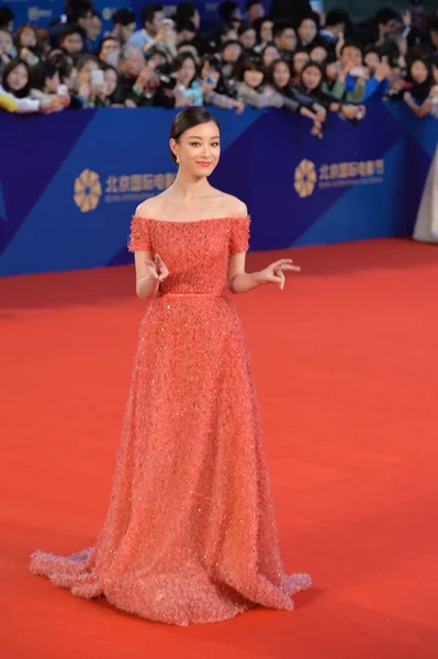 Китайська Актриса Пози Червоному Килимі Пекін Міжнародному Кінофестивалі Пекіні Квітня — стокове фото