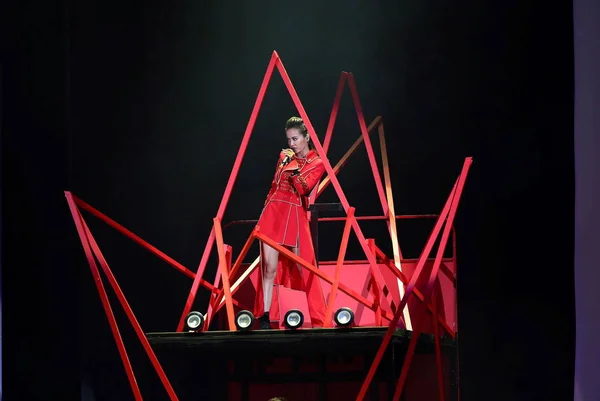 2015年5月31日 台湾歌手蔡依林在台湾台北举行的 5年热门 音乐奖上表演 — 图库照片