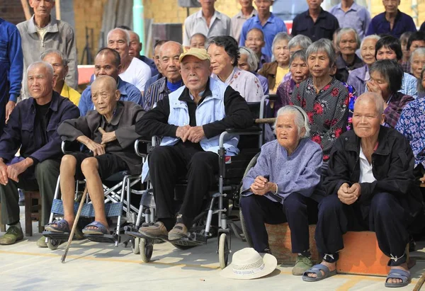 Ouderen Wonen Een Feestje Bij Een Festival Vieren Jintan Village — Stockfoto