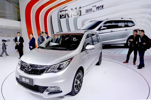 Mpv Auchan Changan Está Exibição Durante 16Th Shanghai International Automobile — Fotografia de Stock