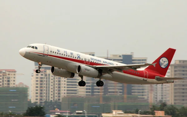 File Szecsuán Airlines Repülőgépe Veszi Sanya Phoenix International Airport Ban — Stock Fotó