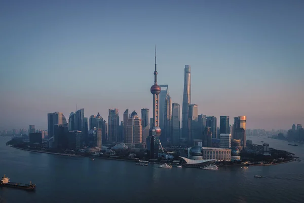 夜景黄浦江の陸家嘴金融地区高い 東方明珠テレビ塔と上海世界金融センター 最も高い 金茂タワー 最も高い 上海タワー 番目の最も高い およびその他の高層ビル — ストック写真