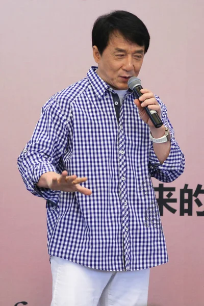香港カンフー スターのジャッキー チェンは 新しい自伝の記者会見で話す ジャッキー チェン 決して育たなかったちょうどより古い 2015 — ストック写真