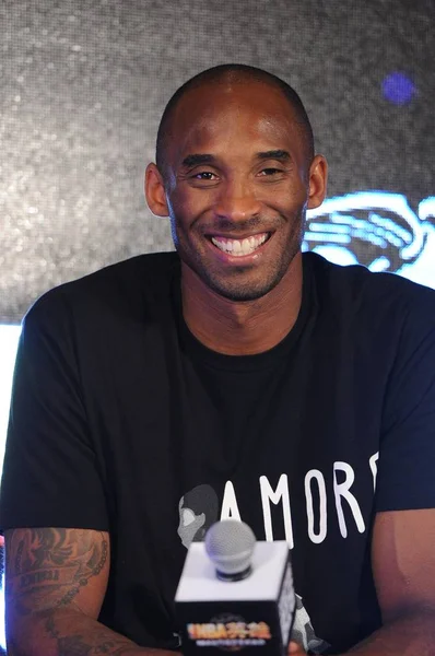 Amerykański Koszykówka Superstar Kobe Bryant Uczęszcza Konferencji Prasowej Aby Poprzeć — Zdjęcie stockowe