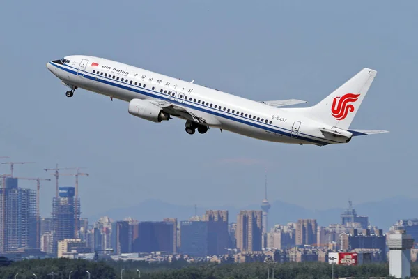 Air China Egy Repülőgépe Leveszi Pekingi Főváros Nemzetközi Repülőteréről Peking — Stock Fotó
