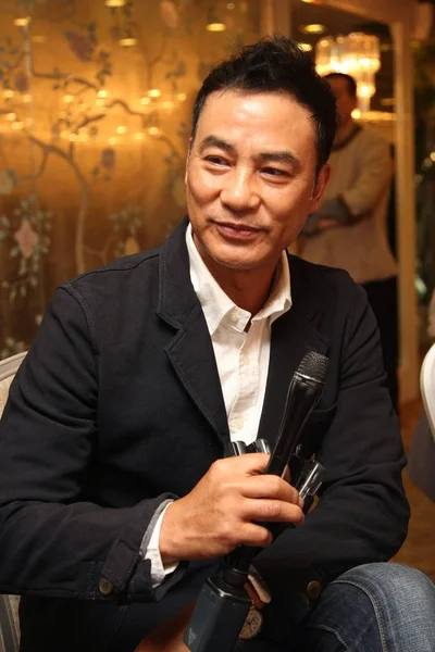 Hong Kong Acteur Simon Yam Geïnterviewd Tijdens Een Viering Partij — Stockfoto