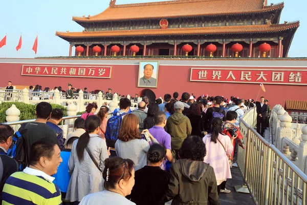 Folle Turisti Coda Entrare Nel Tiananmen Rostrum Durante Festa Della — Foto Stock