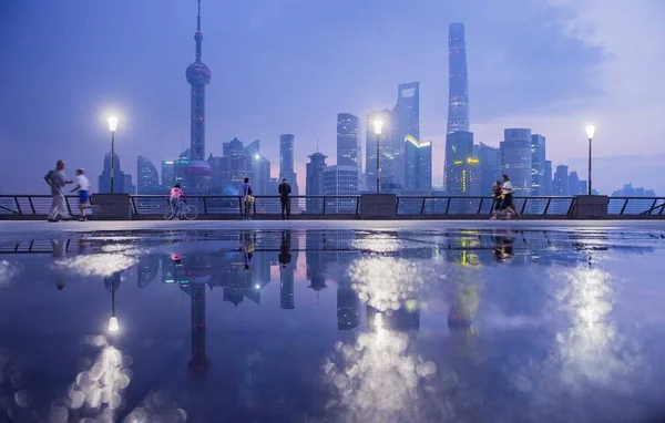 Bund Után Skyline Pudong Lujiazui Pénzügyi Negyedében Oriental Pearl Tower — Stock Fotó