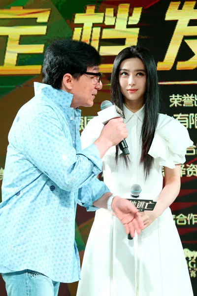 Chinese Actress Fan Bingbing Right Listens Hong Kong Action Star — Stock Photo, Image