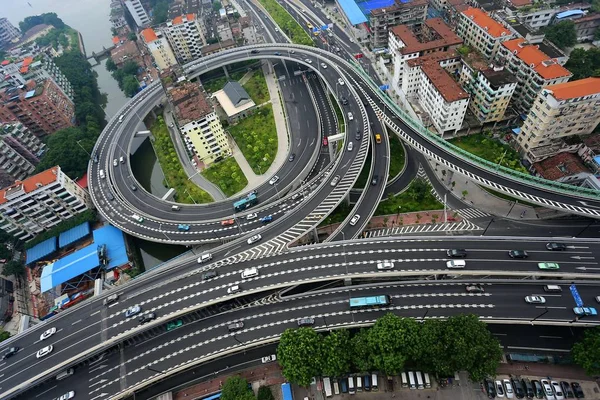 Вид Воздуха Два Гвоздика Окружённых Эстакадой Соединяющей Тоннель Чжоутудзуй Городе — стоковое фото