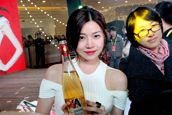 Actriz Taiwanesa Michelle Chen Posa Durante Evento Navideño Para Johnny — Foto de Stock