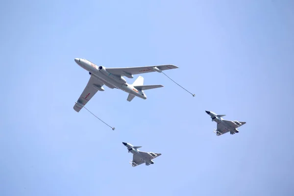 Légi Harci Repülőgépek Repülnek Kialakulását Több Mint Tienanmen Téri Során — Stock Fotó