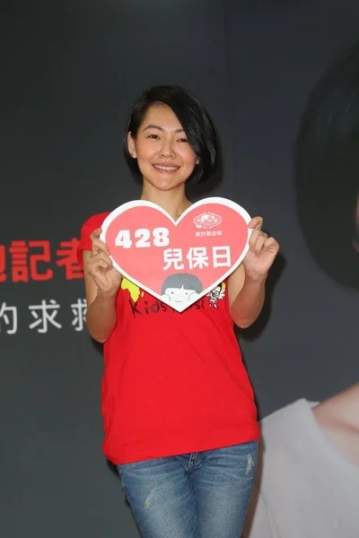 Taiwanesische Fernsehmoderatorin Dee Hsu Posiert Auf Einer Wohltätigkeitsveranstaltung Des Taiwanesischen — Stockfoto