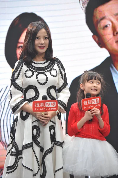 Actrice Chinoise Zhao Wei Gauche Sourit Lors Une Conférence Presse — Photo