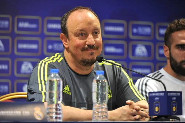 Cheftrainer Rafael Benitez Von Real Madrid Lächelt Auf Einer Pressekonferenz — Stockfoto