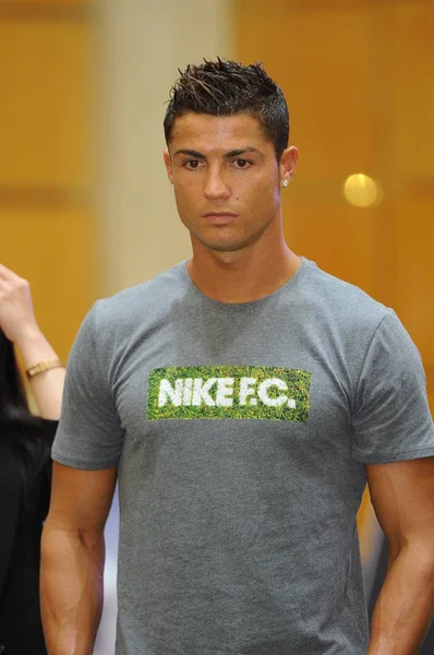 Der Portugiesische Fußball Superstar Cristiano Ronaldo Posiert Während Eines Fan — Stockfoto