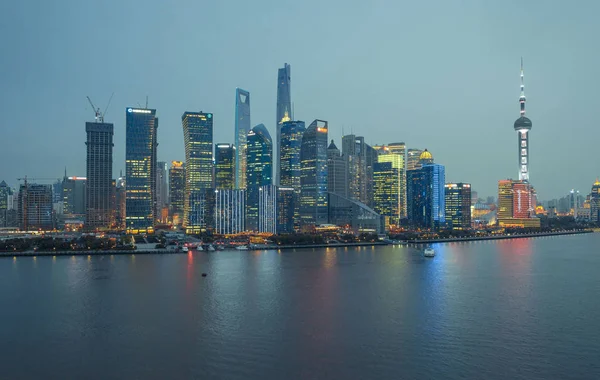 Vista Nocturna Del Río Huangpu Distrito Financiero Lujiazui Con Oriental —  Fotos de Stock