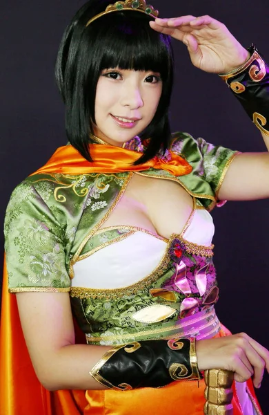 Una Showgirl Sexy Vestita Con Costume Cosplay Posa Durante China — Foto Stock