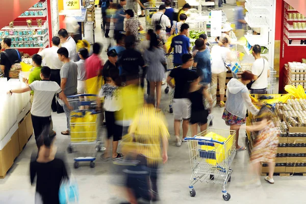 Kinesiska Kunder Shopping Butik Ikea Hangzhou Stad Östra Kinas Zhejiang — Stockfoto