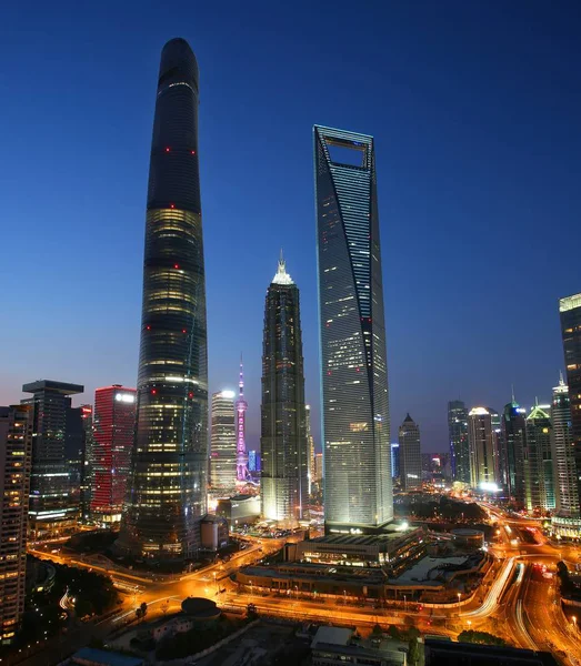 Vista Nocturna Torre Shanghai Centro Izquierda Torre Jinmao Centro Centro —  Fotos de Stock