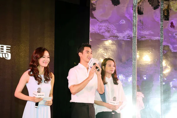 2015年7月8日 韩国演员中心选手金秀贤出席在中国中部河南省郑州市举行的 Semir 新作品宣传活动 — 图库照片