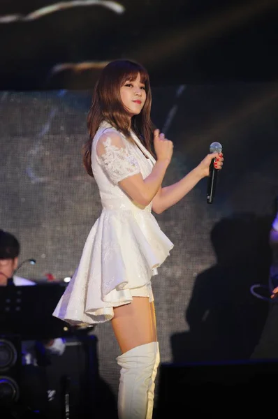 Sydkoreansk Tjejgrupp Apink Utför Sin Konsert Shanghai Kina Maj 2015 — Stockfoto