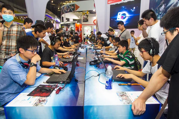Игроки Играют Онлайн Игры Время China International Code Games Expo — стоковое фото