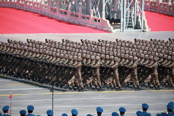 Soldados Chineses Pta Exército Popular Libertação Marcham Pelo Rostro Tiananmen — Fotografia de Stock