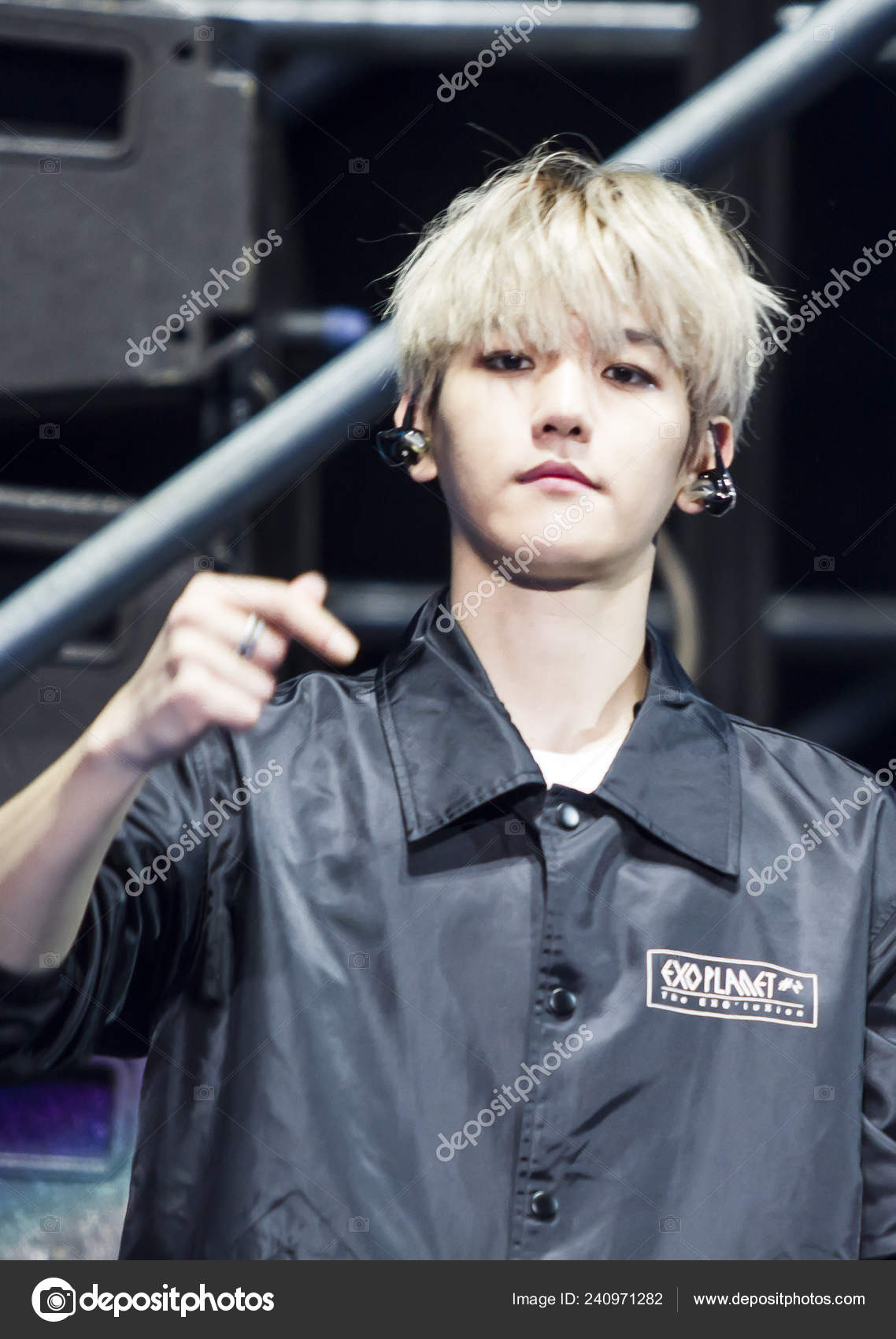 Китайско Южнокорейская Бойз Группа Exo Выступает Нанкинском.