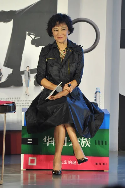 2015年8月18日 台湾女星西尔维娅 张在中国北京为她的电影 华丽的上班族 举行的新闻发布会上微笑 — 图库照片